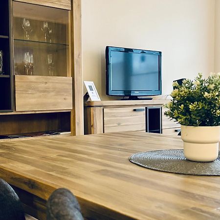 Kleine Auszeit -- Inklusive Parkplatz & Wifi, Geschirrspueler, Waschmaschine & Terrasse Mit Strandkorb -- Perfekt Fuer Urlaub & Business Scharbeutz Eksteriør billede