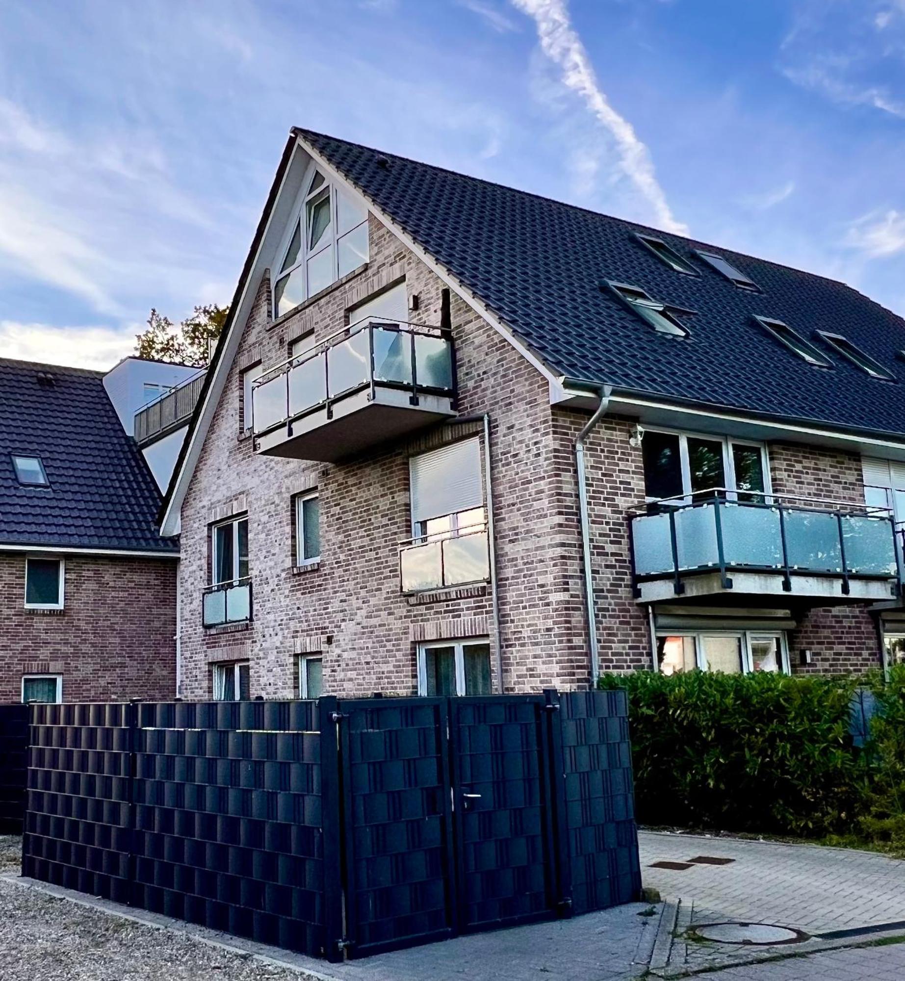 Kleine Auszeit -- Inklusive Parkplatz & Wifi, Geschirrspueler, Waschmaschine & Terrasse Mit Strandkorb -- Perfekt Fuer Urlaub & Business Scharbeutz Eksteriør billede