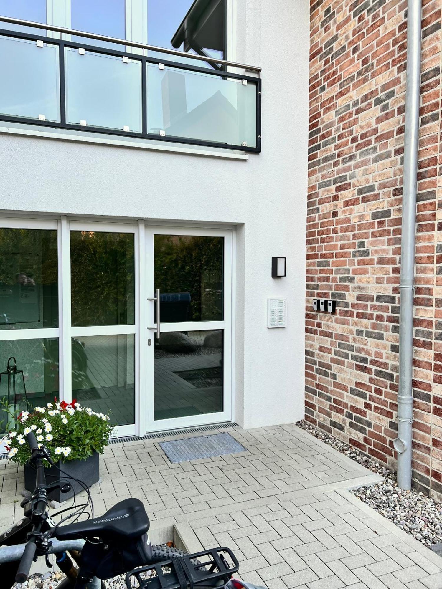 Kleine Auszeit -- Inklusive Parkplatz & Wifi, Geschirrspueler, Waschmaschine & Terrasse Mit Strandkorb -- Perfekt Fuer Urlaub & Business Scharbeutz Eksteriør billede