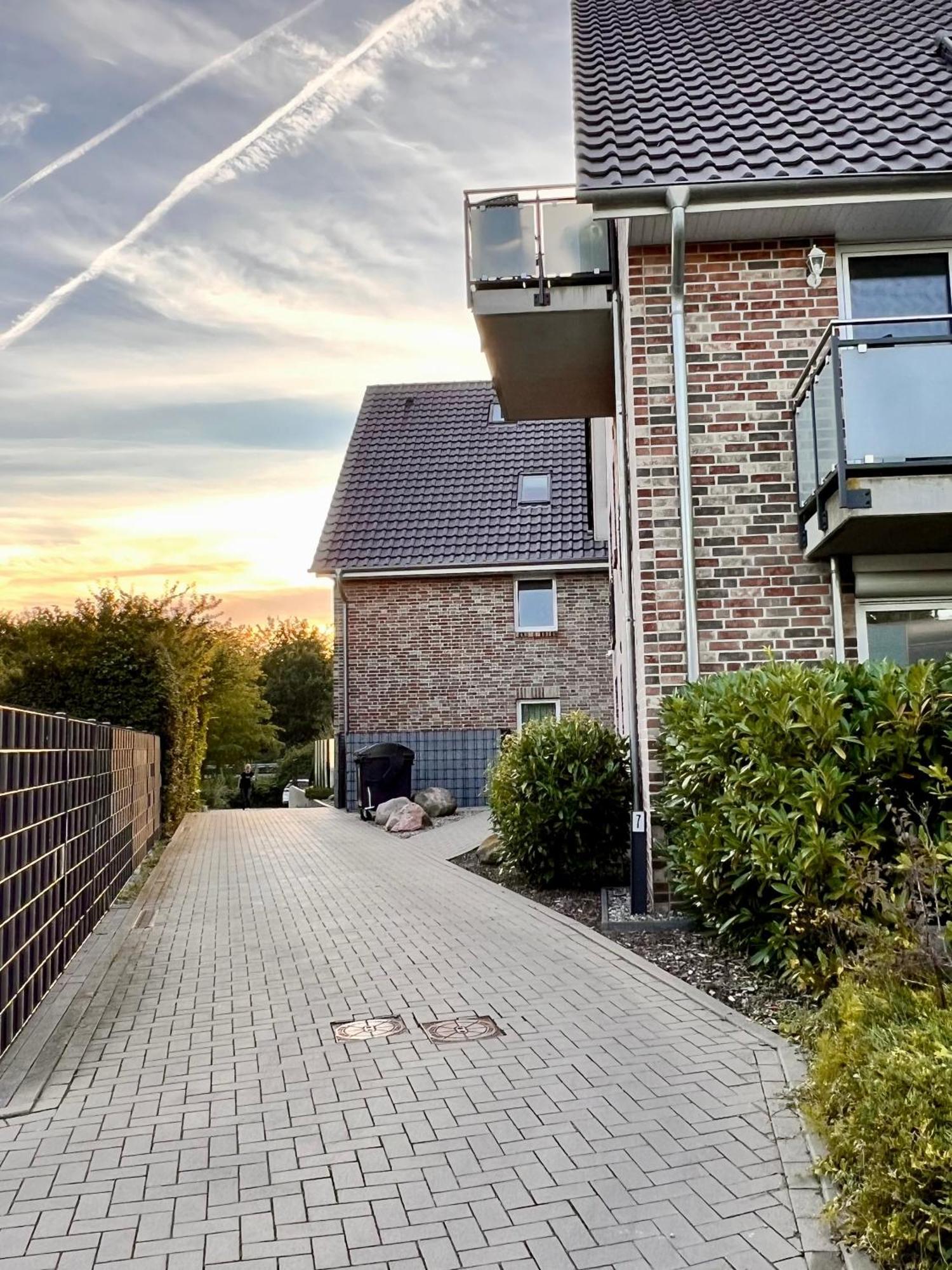 Kleine Auszeit -- Inklusive Parkplatz & Wifi, Geschirrspueler, Waschmaschine & Terrasse Mit Strandkorb -- Perfekt Fuer Urlaub & Business Scharbeutz Eksteriør billede