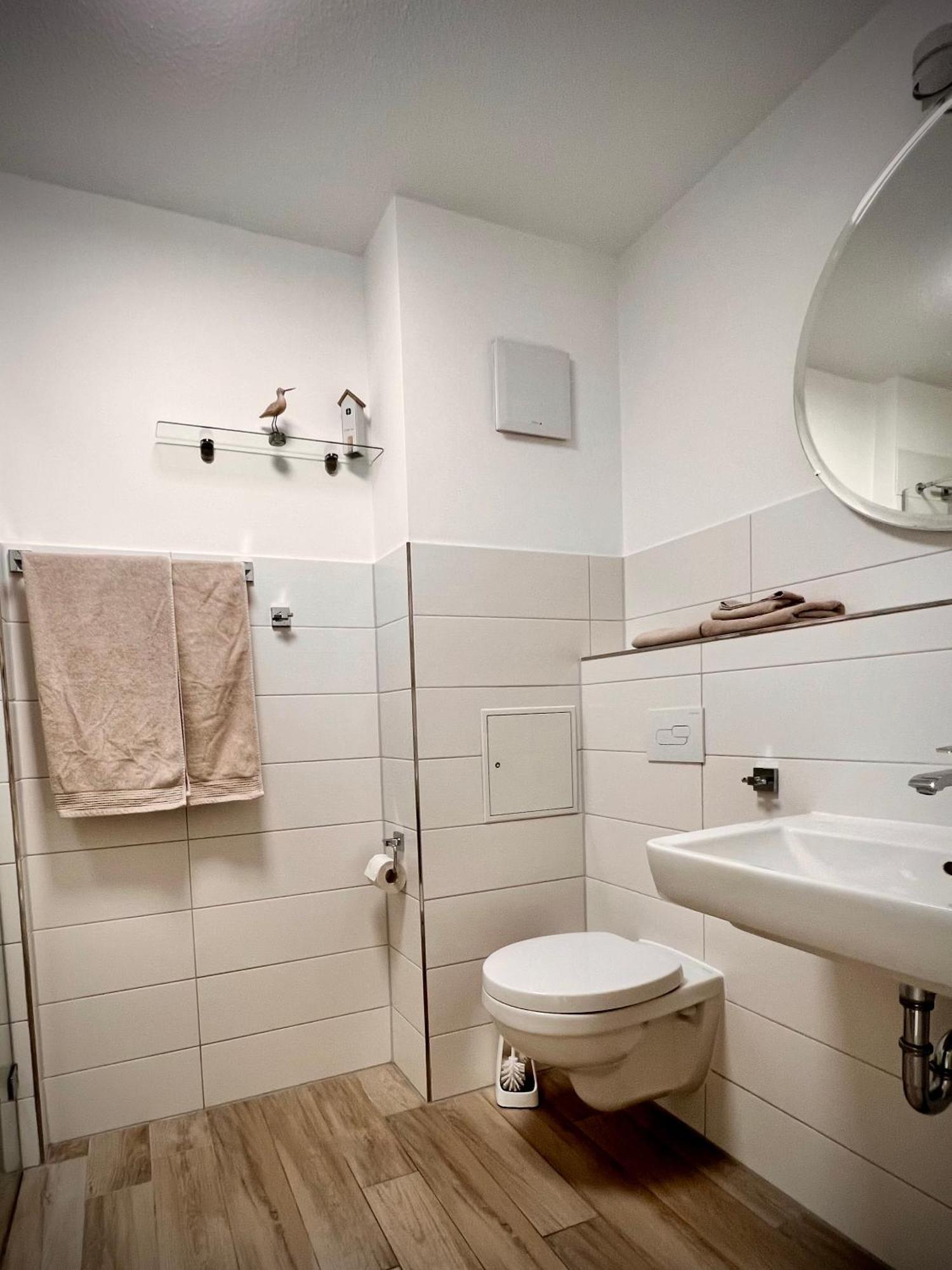 Kleine Auszeit -- Inklusive Parkplatz & Wifi, Geschirrspueler, Waschmaschine & Terrasse Mit Strandkorb -- Perfekt Fuer Urlaub & Business Scharbeutz Eksteriør billede