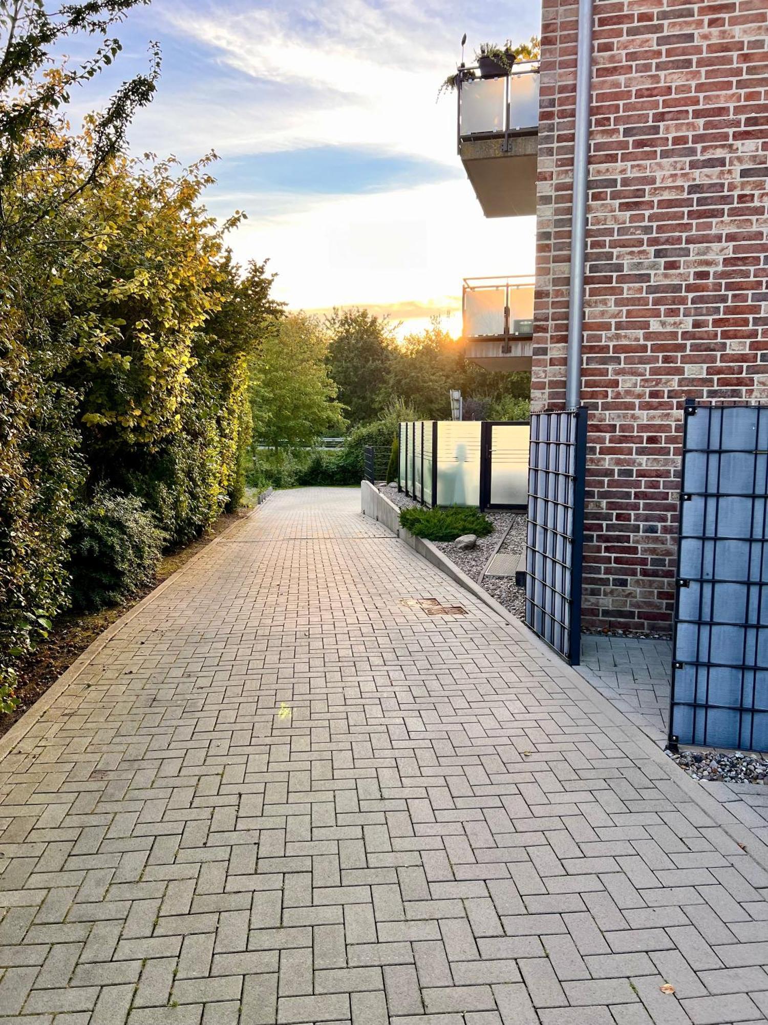 Kleine Auszeit -- Inklusive Parkplatz & Wifi, Geschirrspueler, Waschmaschine & Terrasse Mit Strandkorb -- Perfekt Fuer Urlaub & Business Scharbeutz Eksteriør billede